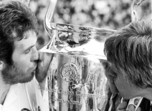The two men of the night 26/05/82 give the trophy some love